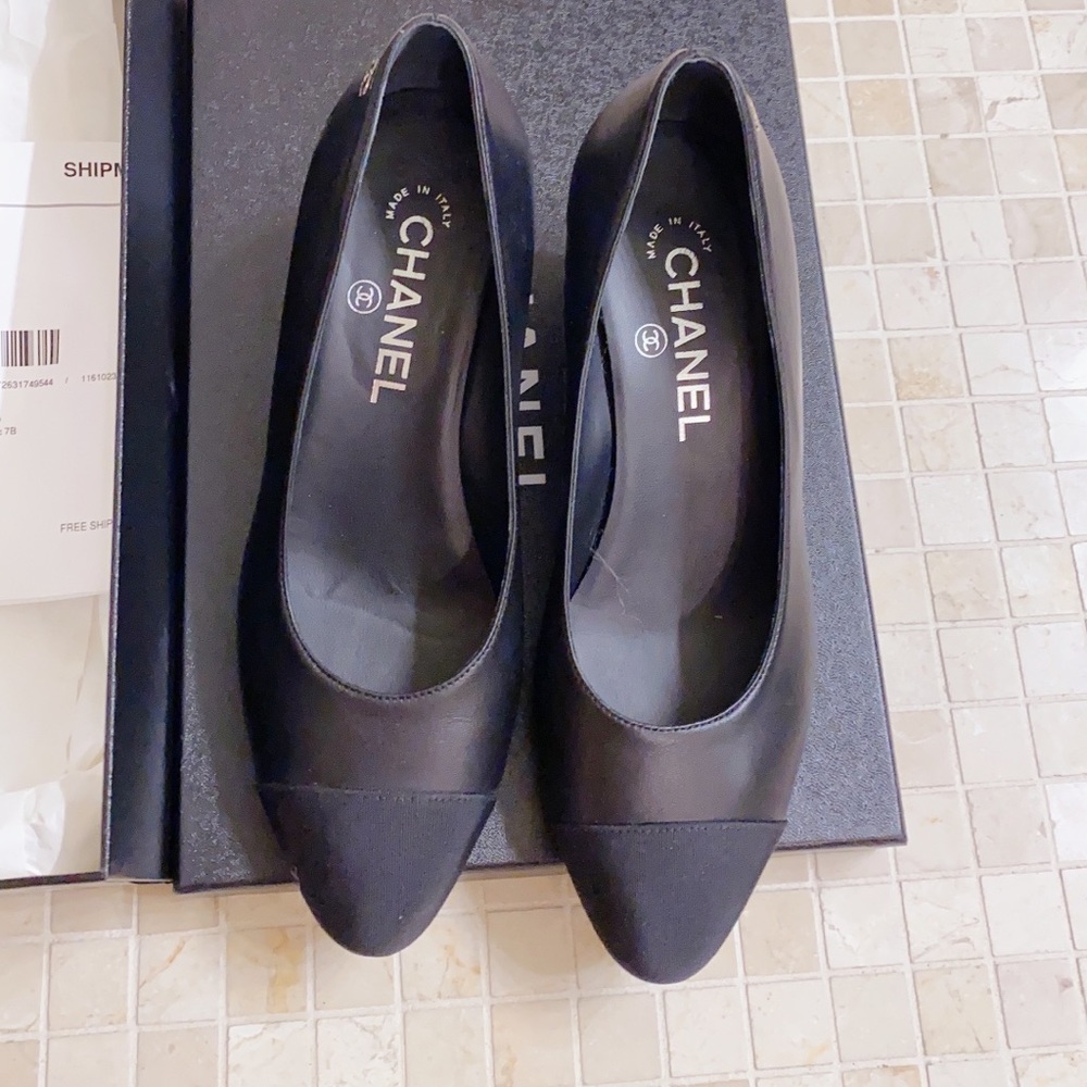 Chanel 18b cap-toe black lambskin pumps shoes 6